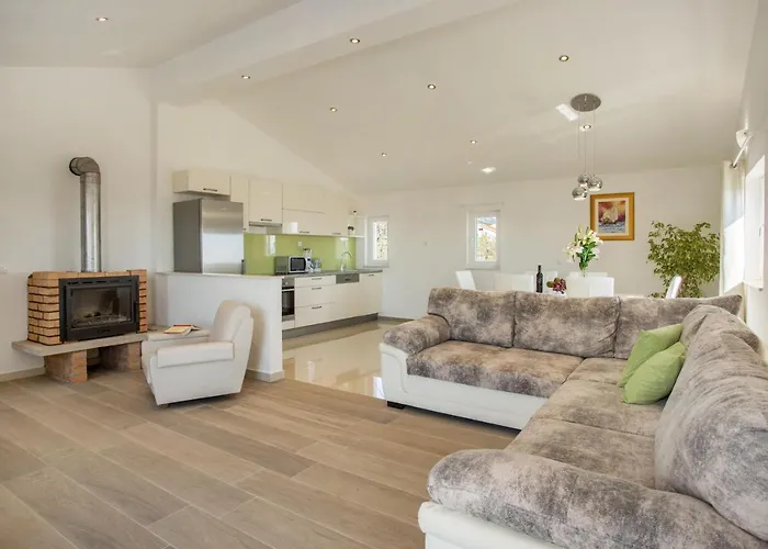 Mountain House Kajko With Pool & Free Parking On Site Villa